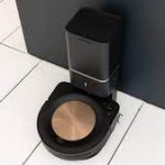 Roomba s9+ vs Roborock s7 : What are the key differences?